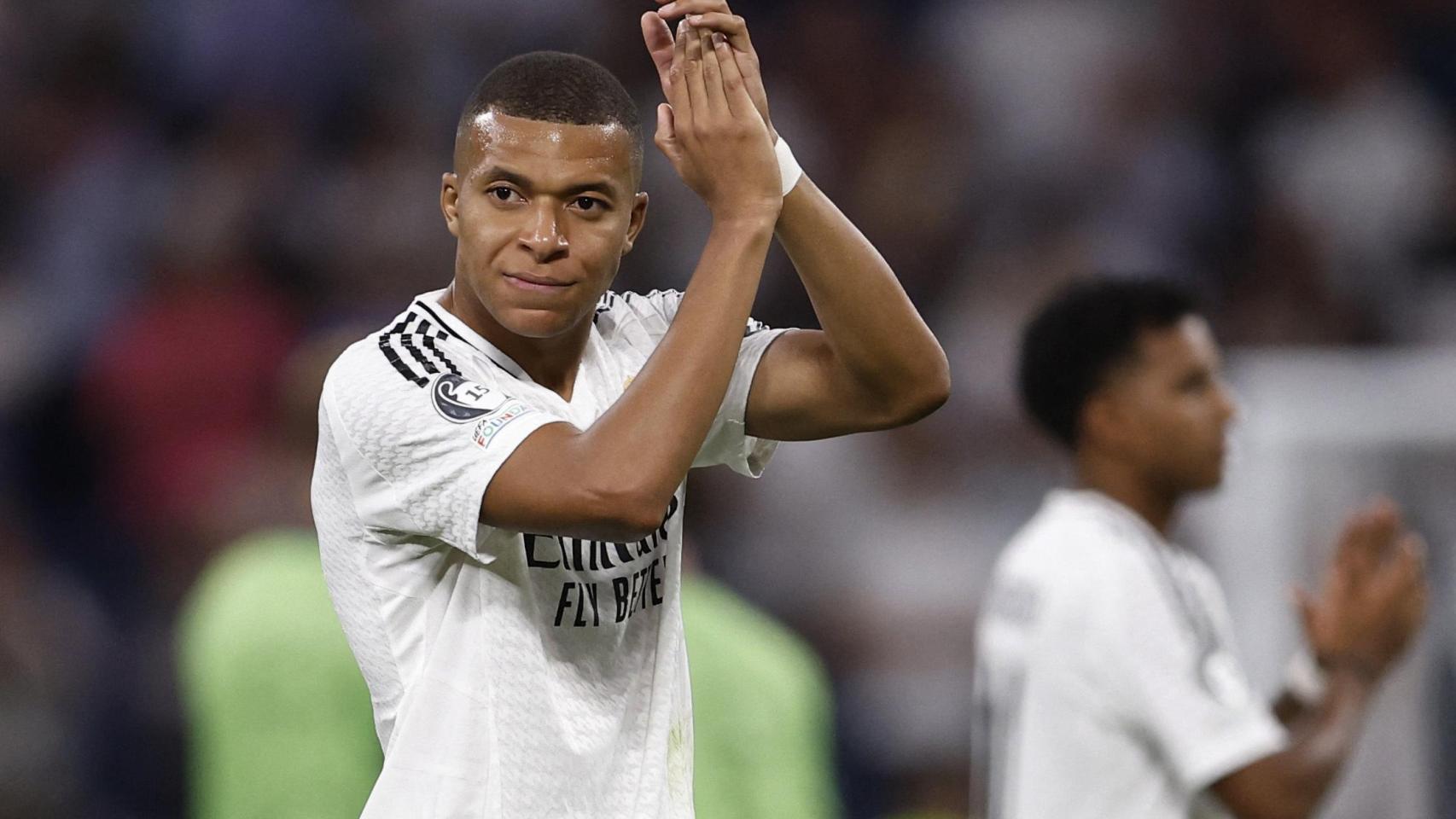 Mbappé celebra la victoria de su equipo en Champions ante el Stuttgart.