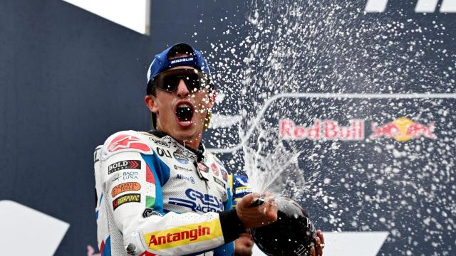 Marc Márquez celebra su victoria en el Gran Premio de San Marino.