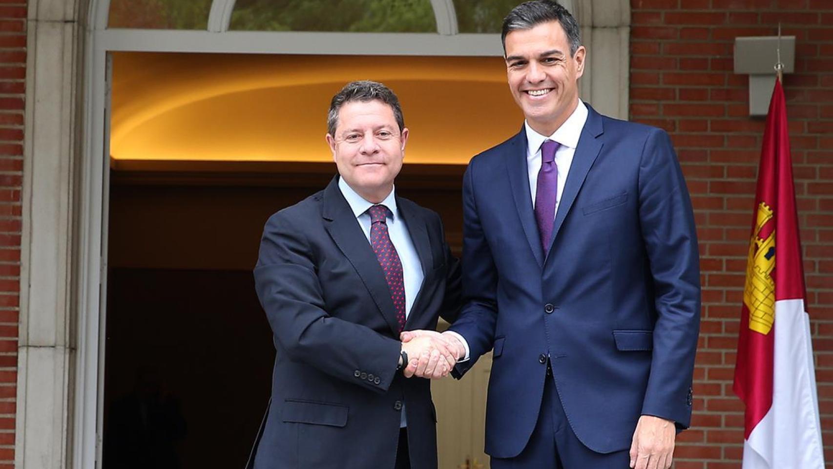 Emiliano García-Page, recibido por Pedro Sánchez en su último encuentro en La Moncloa en octubre de 2018.