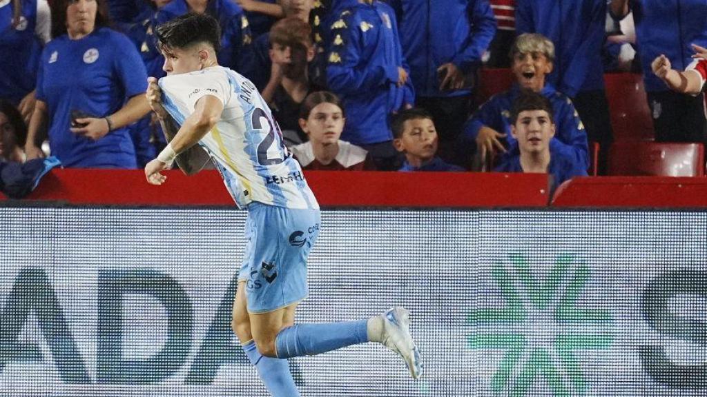 Antoñito Cordero celebra su gol contra el Granada.