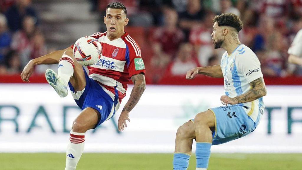 Uzuni y Dani Sánchez durante el Granada CF vs. Málaga CF