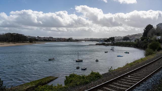 Litoral de As Xubias con la ría de A Coruña al frente.