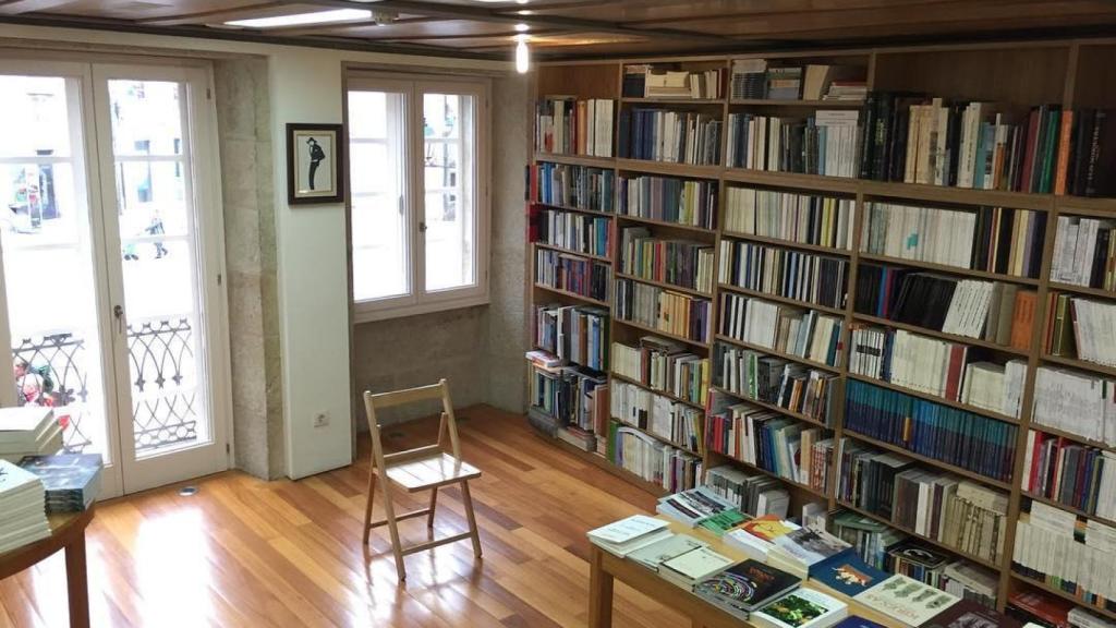 Interior da libraría Couceiro.