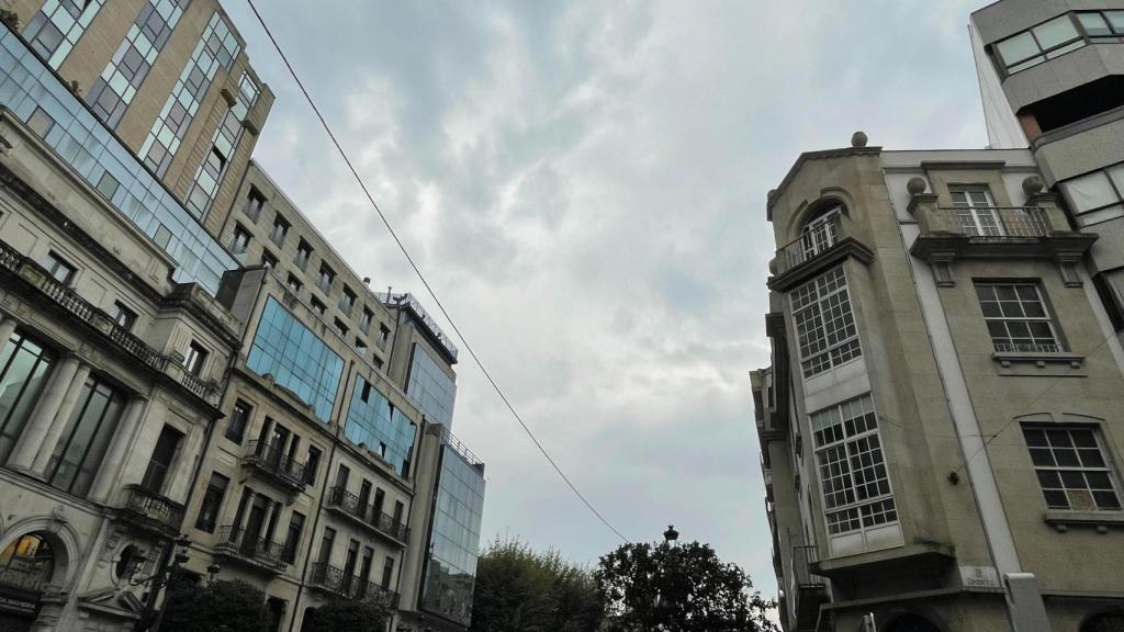 El cielo nublado y con lluvia esta mañana en Vigo.