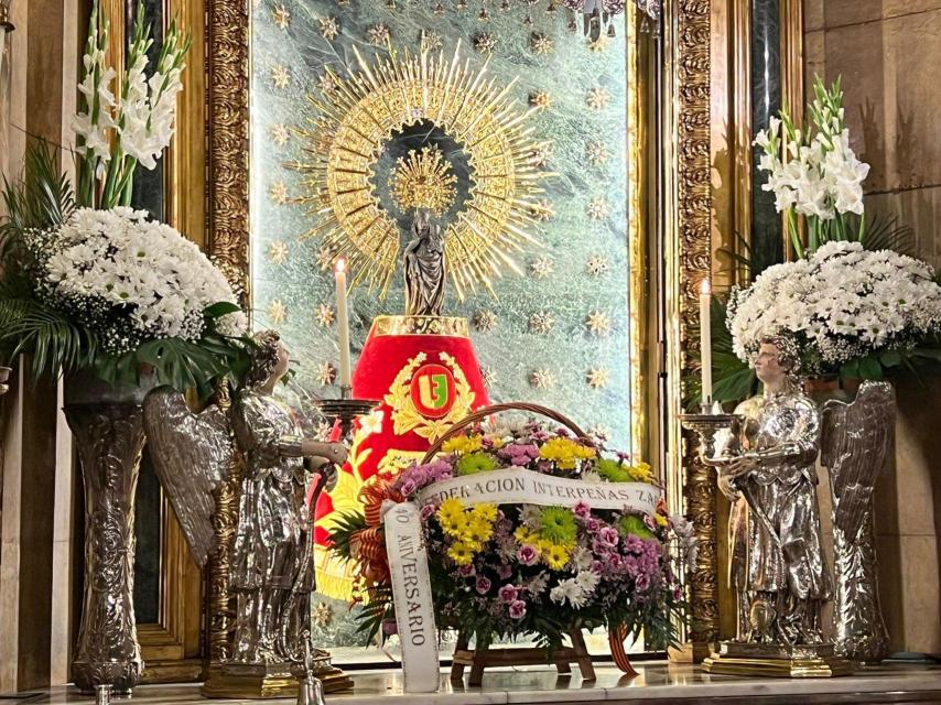 Las flores que le han ofrecido a la Virgen del Pilar la Asociación de Interpeñas de Zaragoza