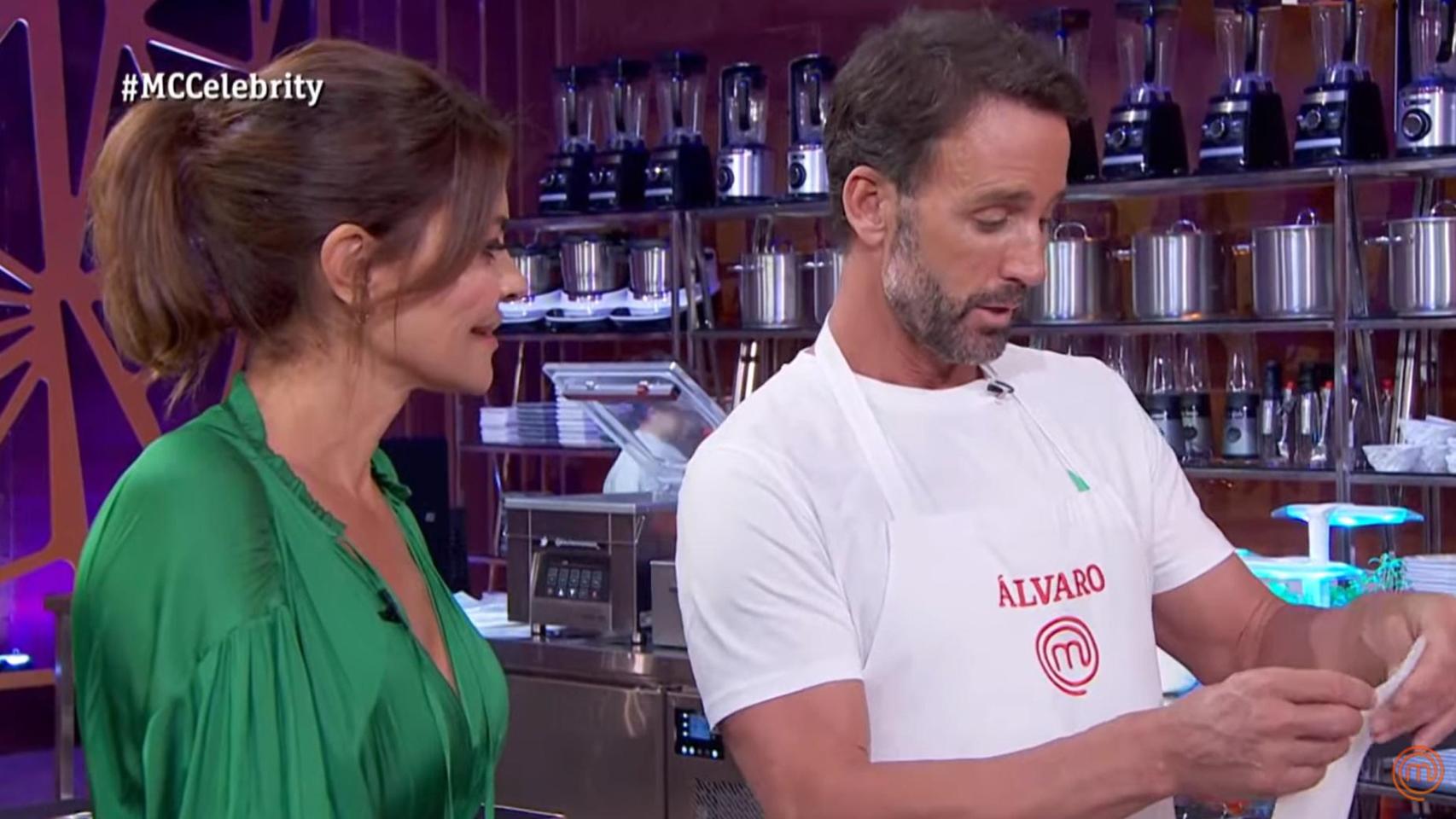 Álvaro Muñoz Escassi junto a María José Suárez en 'MasterChef Celebrity'.