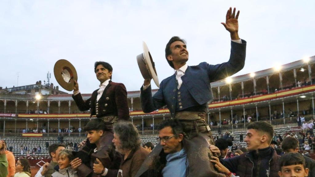 Diego Ventura y Sergio Galán salen en hombros en la 'corrida de la pana'