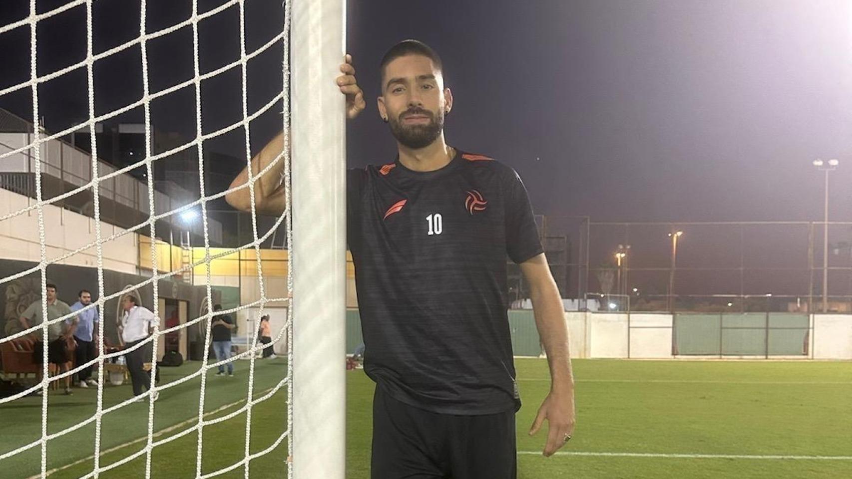 Yannick Carrasco en el campo de entrenamiento del Al-Shabab.