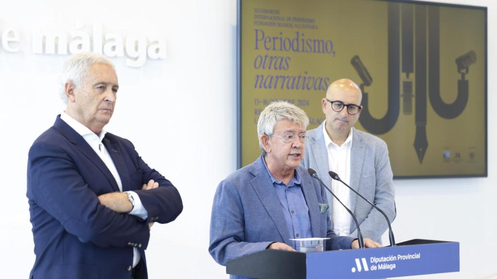 Guillermo Busutil presentando el  XI Congreso Internacional de Periodismo de la Fundación Manuel Alcántara