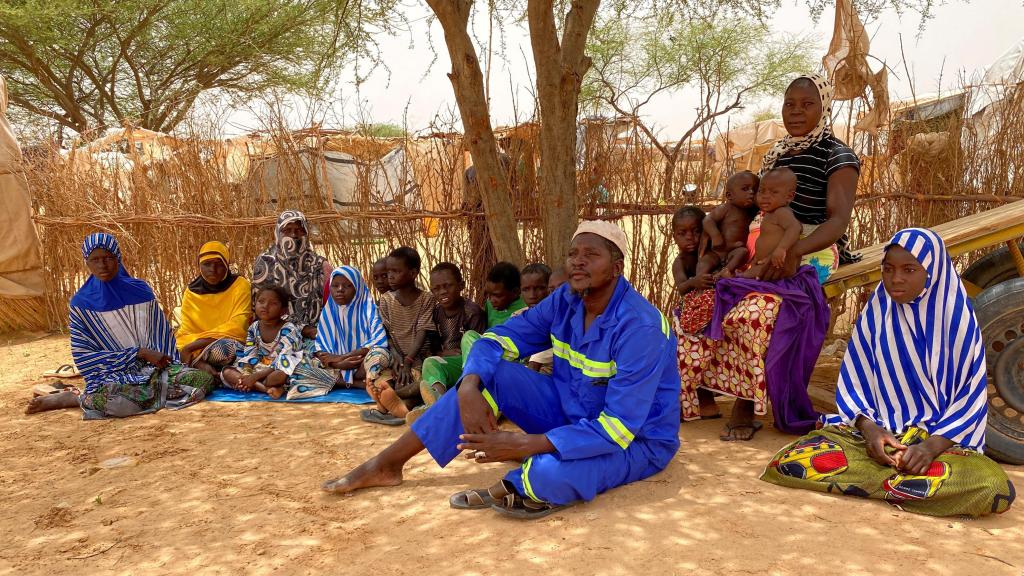 Familia nigeriana en el campo de desplazados de Níger.