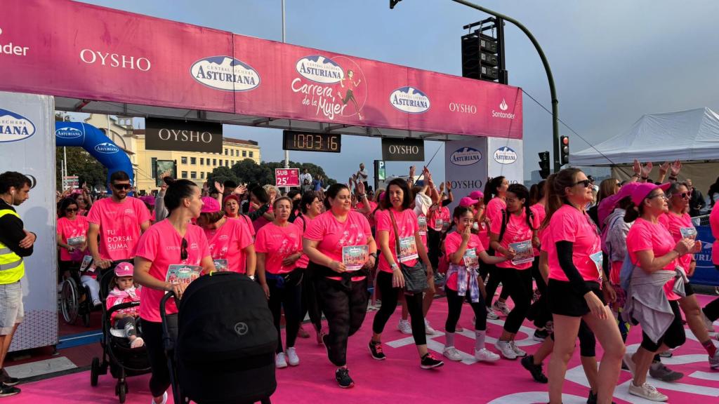 La marea rosa vuelve a tomar A Coruña: más de 7.000 personas se unieron a la Carrera de la Mujer