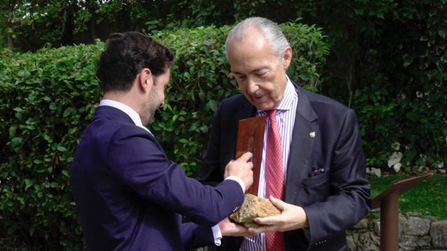 El poeta Luis Alberto de Cuenca recibe el Ciprés de Honor de la Fundación Godofredo Garabito y Gregorio