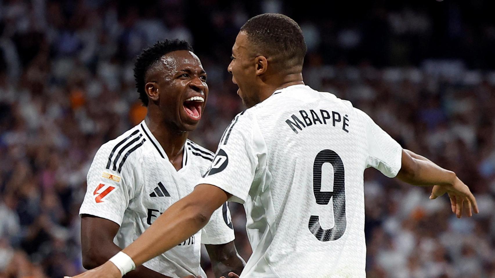 Vinicius y Mbappé celebran el gol del francés ante el Espanyol.