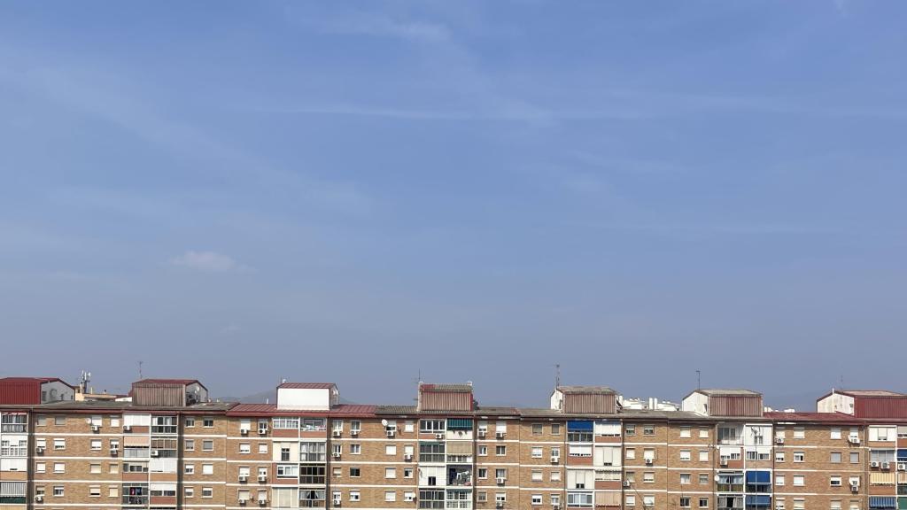 Este es el motivo por el que los cielos de Málaga están grisáceos este lunes