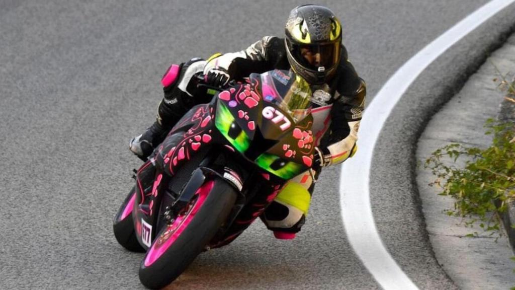 Simona Castelli, durante una carrera de motociclismo.