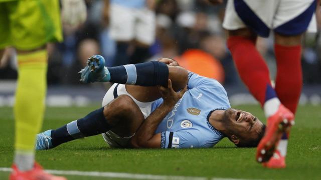 Rodri Hernández se lesiona en el partido frente al Arsenal.