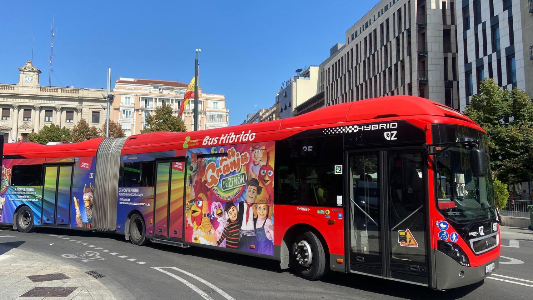 Foto recurso de un autobús de Avanza circulando por Zaragoza