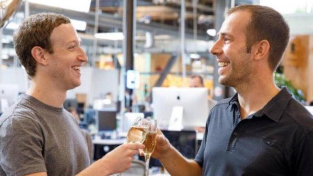 Marck Zuckerberg  y  Javier Olivan.