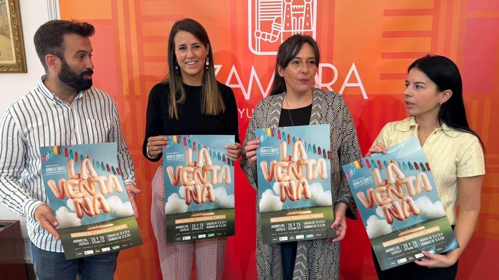 El concejal de Promoción Económica y Protección Ciudadana, David Gago; la técnico de Comunicación de la Fundación Caja Rural, Laura Huertos; y las promotoras y  emprendedoras zamoranas Cristina Cardeñosa y Ana Rosa González, en la presentación del mercado de tendencias La Ventana en Zamora