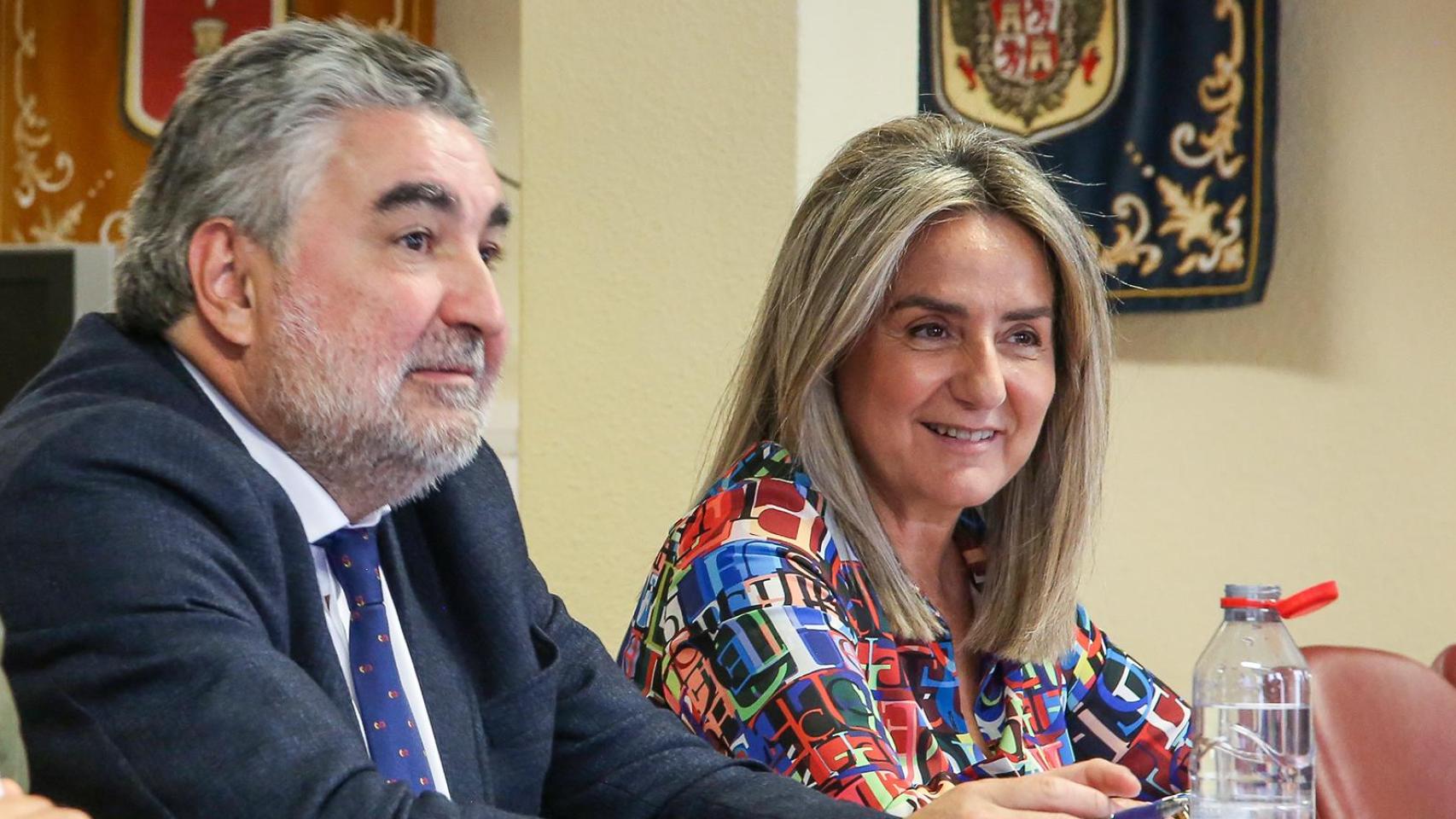 Milagros Tolón, delegada del Gobierno de España en Castilla-La Mancha, junto a José Manuel Rodríguez Uribes este lunes.