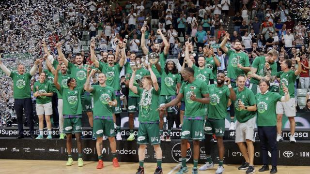 Una imagen del Unicaja ganando la Supercopa.