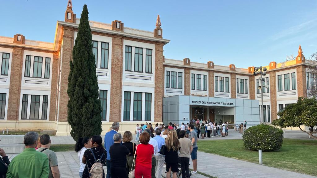 Visitantes del Museo del Automóvil y la Moda de Málaga.