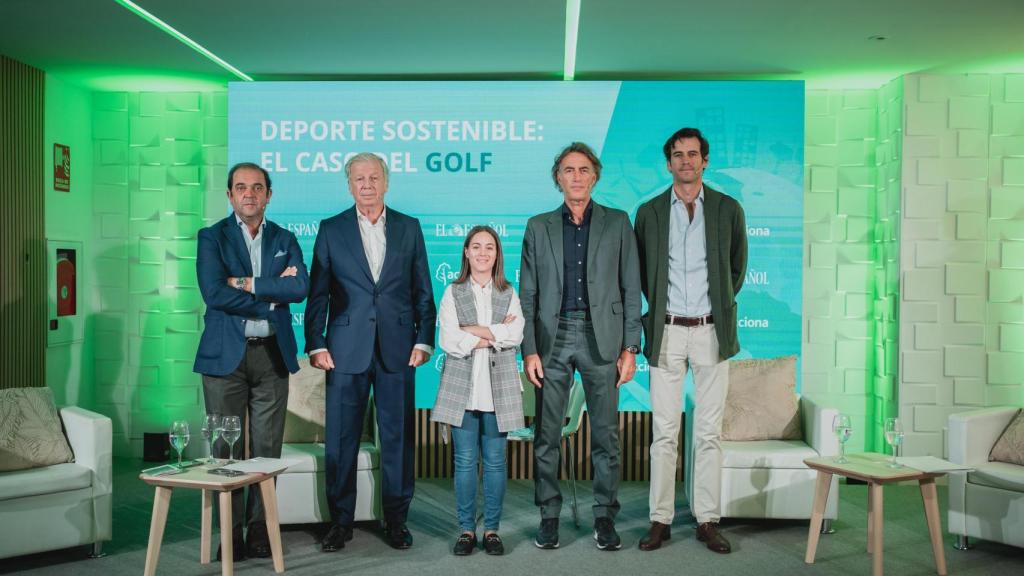 De izquierda a derecha: Jesús Barrera (Club de Campo Villa de Madrid), Joaquín Mollinedo (ACCIONA), Mercedes Rivera (EL ESPAÑOL),  Gerard Tsobanian (Madrid Trophy Promotion) y Pedro Oriol (golfista profesional).