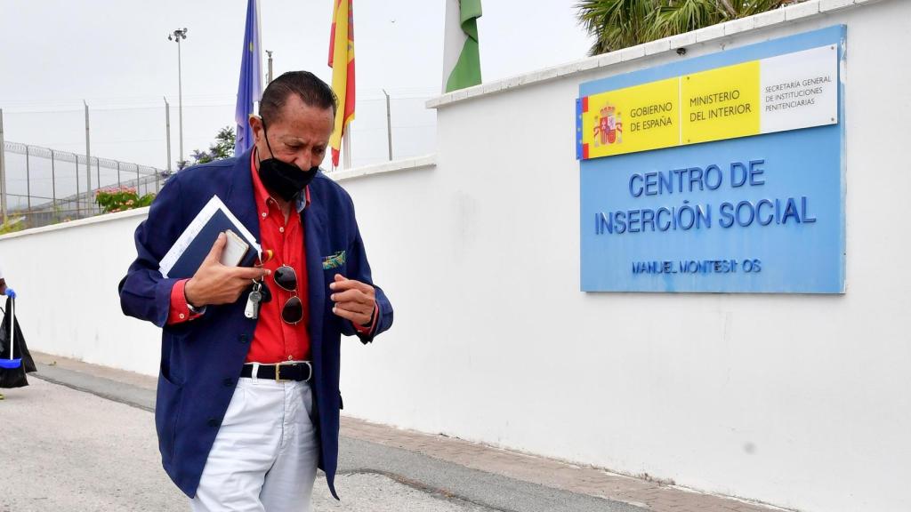 Julián Muñoz entrando en el Centro de Inserción Social en 2021.