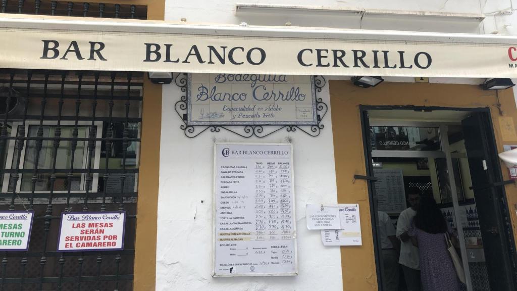 Bar Blanco Cerrillo en el centro de Sevilla (calle José de Velilla)