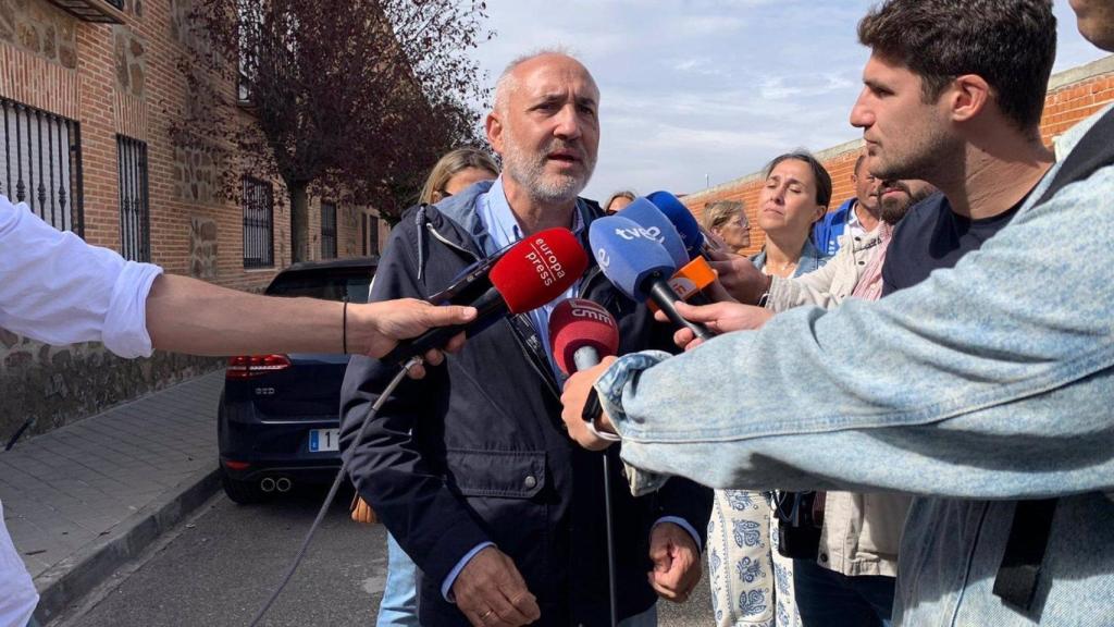 El alcalde de Pantoja, Julián Torrejón, en declaraciones a los medios. Foto: Europa Press.