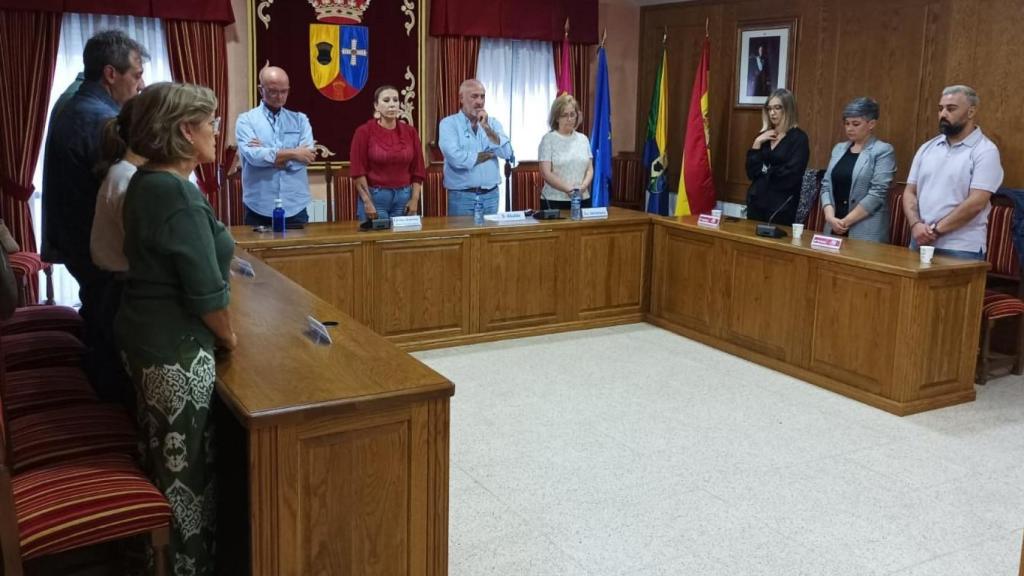 Minuto de silencio en el pleno extraordinario celebrando en Pantoja.