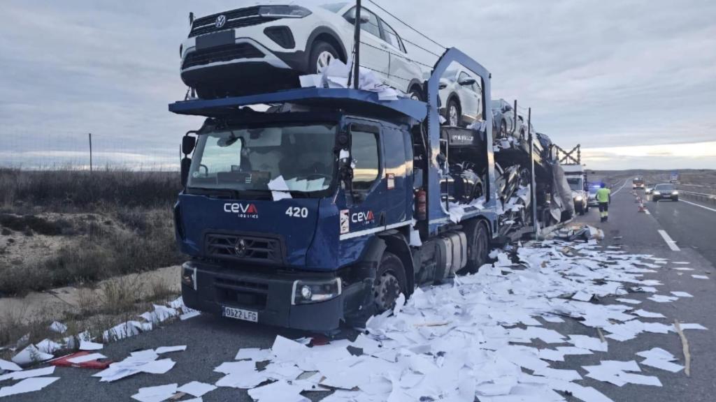 Camión que trasportaba vehículos