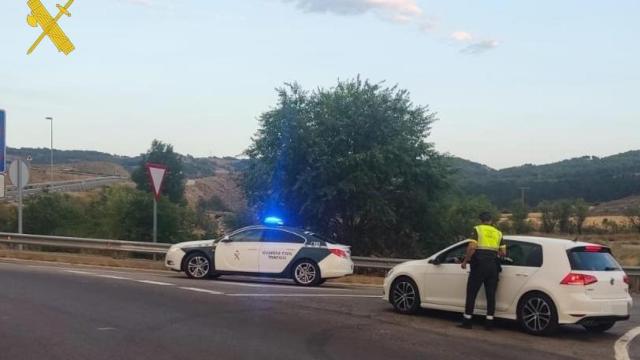 La Guardia Civil de Teruel durante la investigación del conductor.