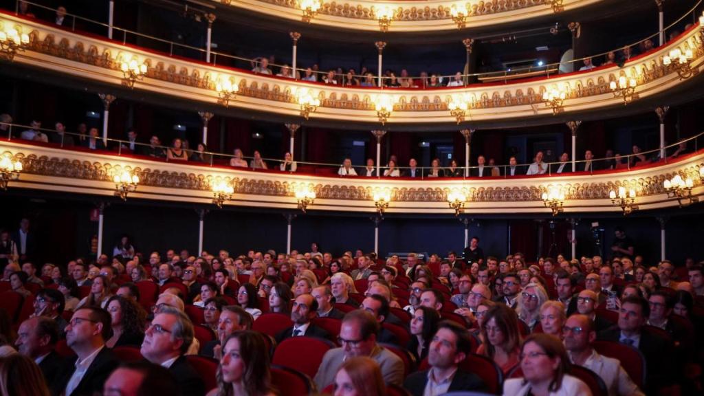 Acto de presentación de El Español de Aragón en el Teatro Principal de Zaragoza.