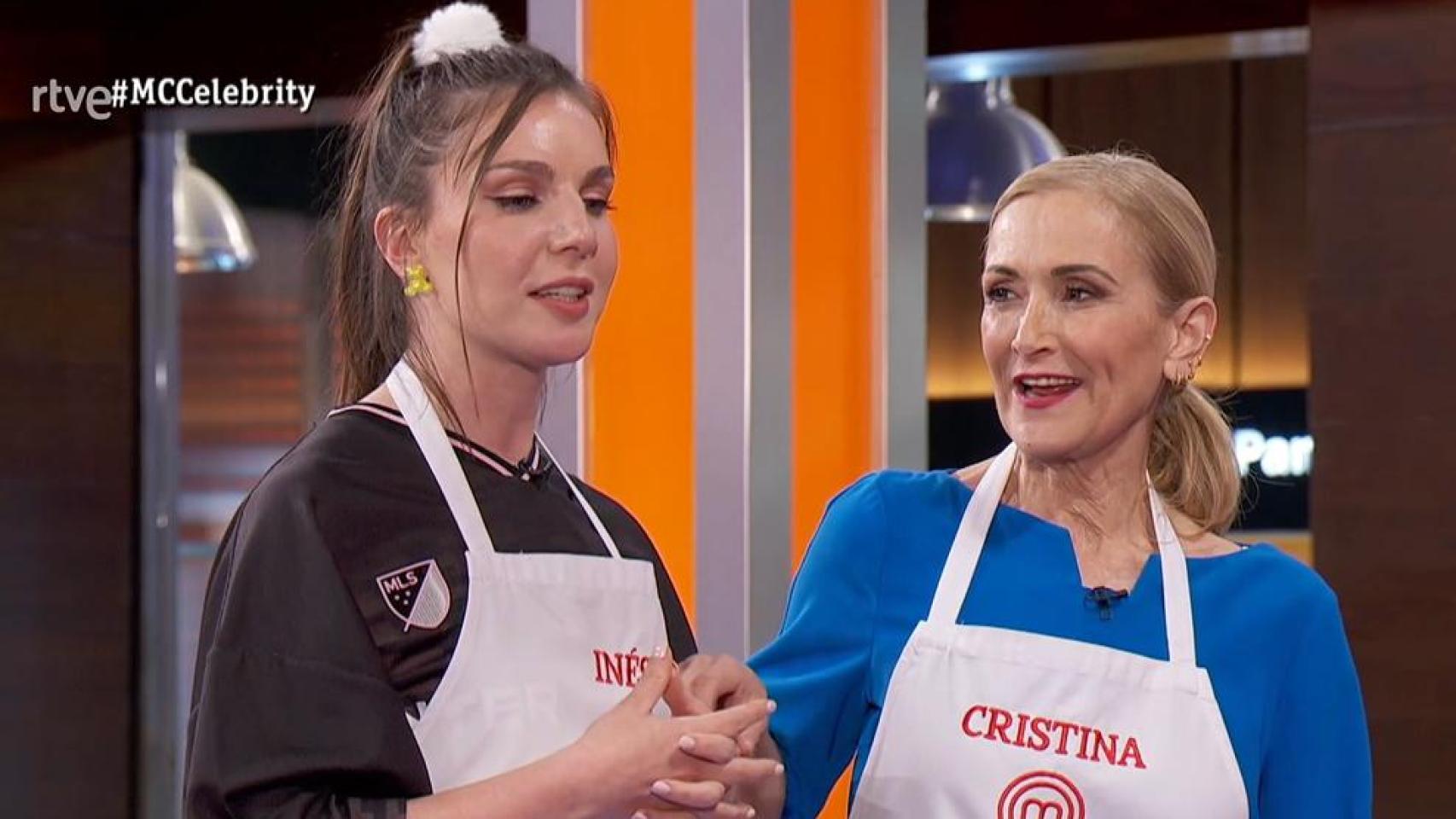 Cristina Cifuentes e Inés Hernand en 'MasterChef Celebrity'.