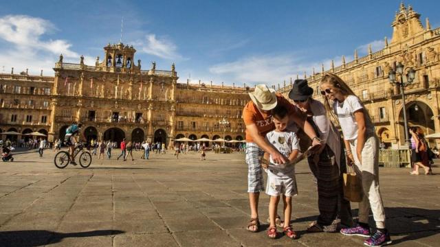 Turistas en la Plaza Mayor de Salamanca