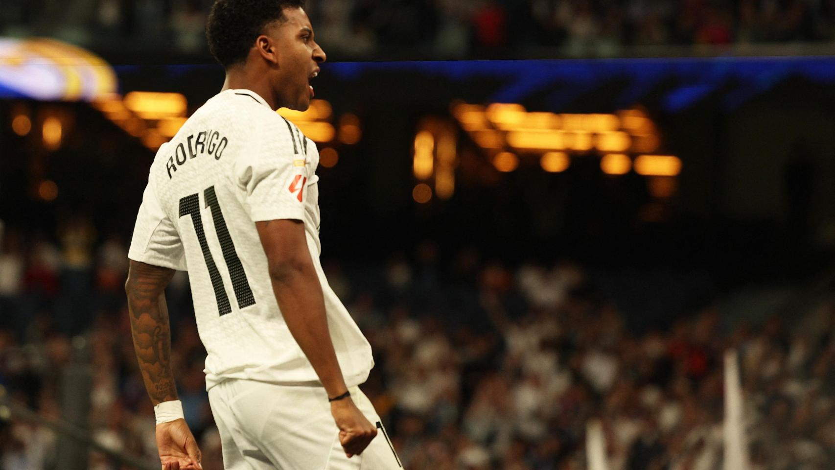 Rodrygo celebra su gol ante el Alavés con el Real Madrid.