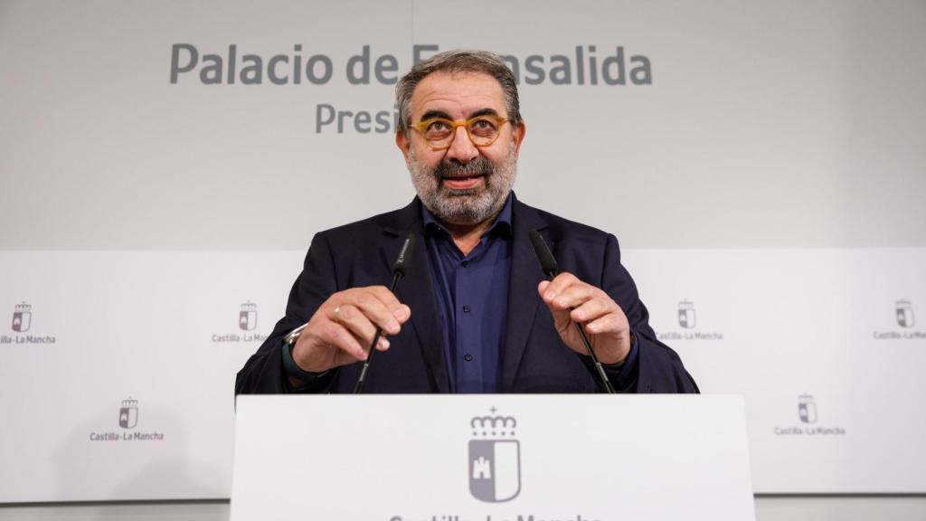 Jesús Fernández Sanz, consejero de Sanidad de Castilla-La Mancha, durante la rueda de prensa.