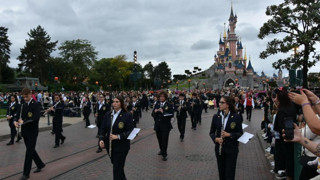 La banda, en Disneyland.