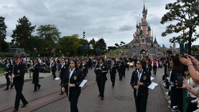 La banda, en Disneyland.