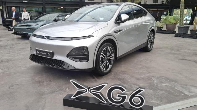 Presentación de la marca XPeng en Madrid con el G6 en primer plano.