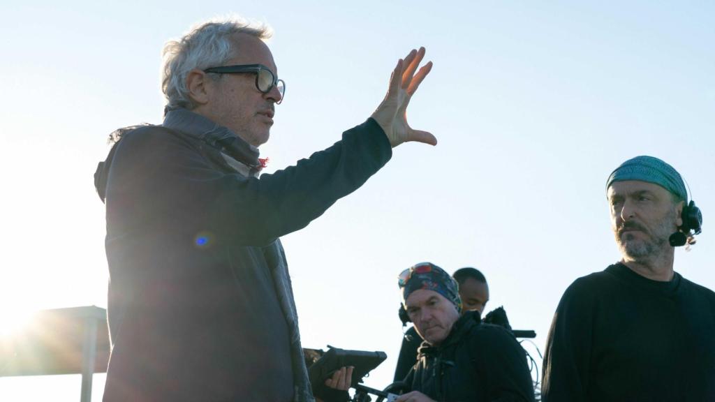 Alfonso Cuarón on the set of 'Disclaimer'