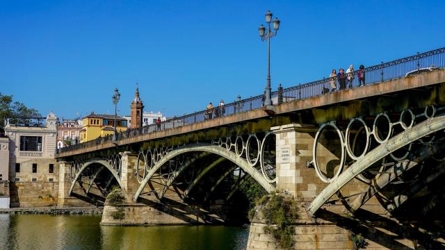 Imagen de archivo del Puente de Triana