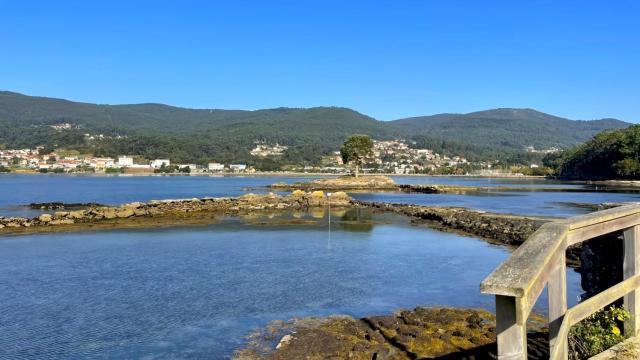 Entorno de la playa da Ostreira y el Illote dos Ratos