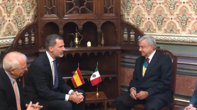 Felipe VI junto con el nuevo presidente mexicano Andrés Manuel López Obrador en 2018.