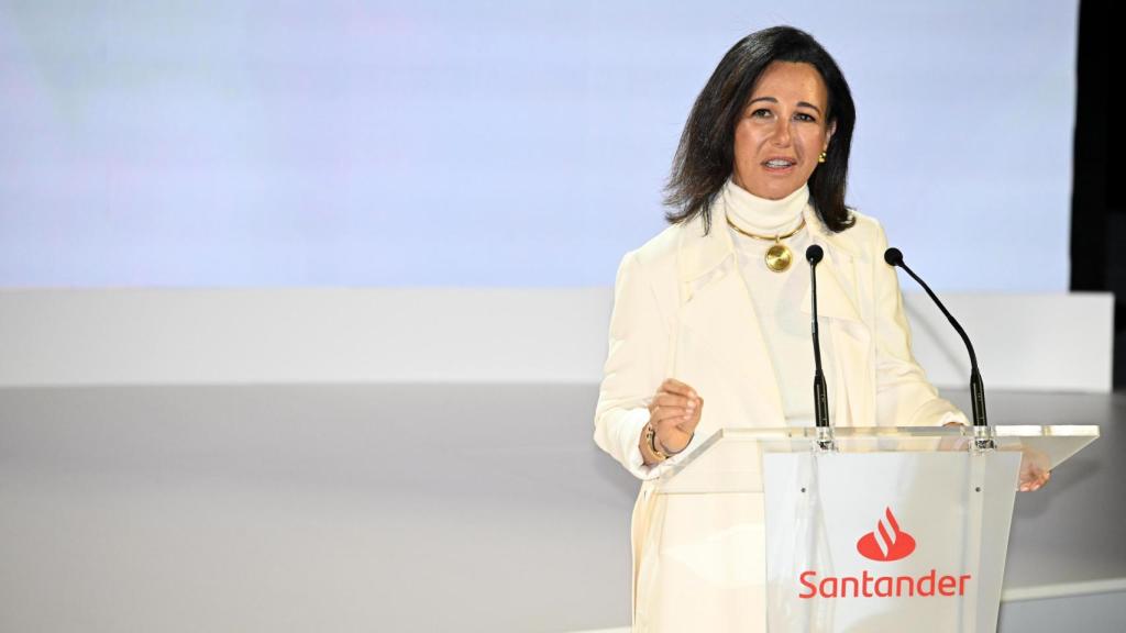 Ana Botín, presidenta de Santander, durante la entrega de premios de la XVI Convocatoria Euros de tu Nómina el pasado mes de junio.