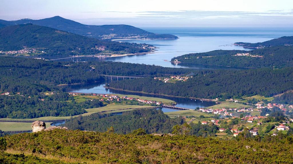 Vistas al estuario del Tambre desde el Mirador do Castelo