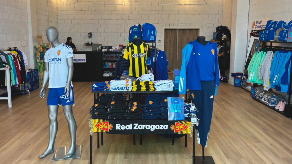 Abre una tienda del Real Zaragoza con descuentos de hasta el 70% y con tiempo limitado