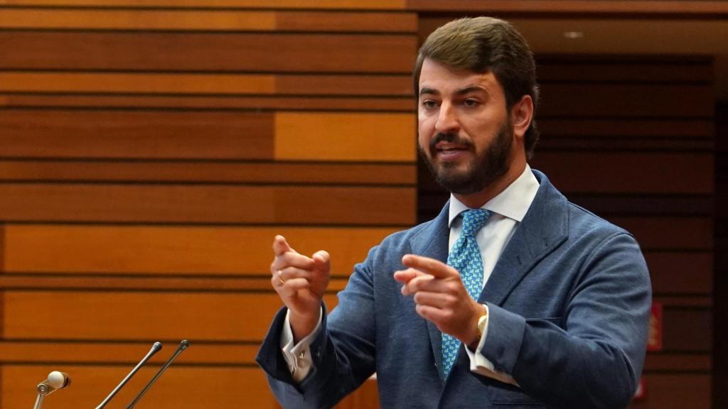 El portavoz de Vox, Juan García-Gallardo, durante una intervención en el pleno de las Cortes