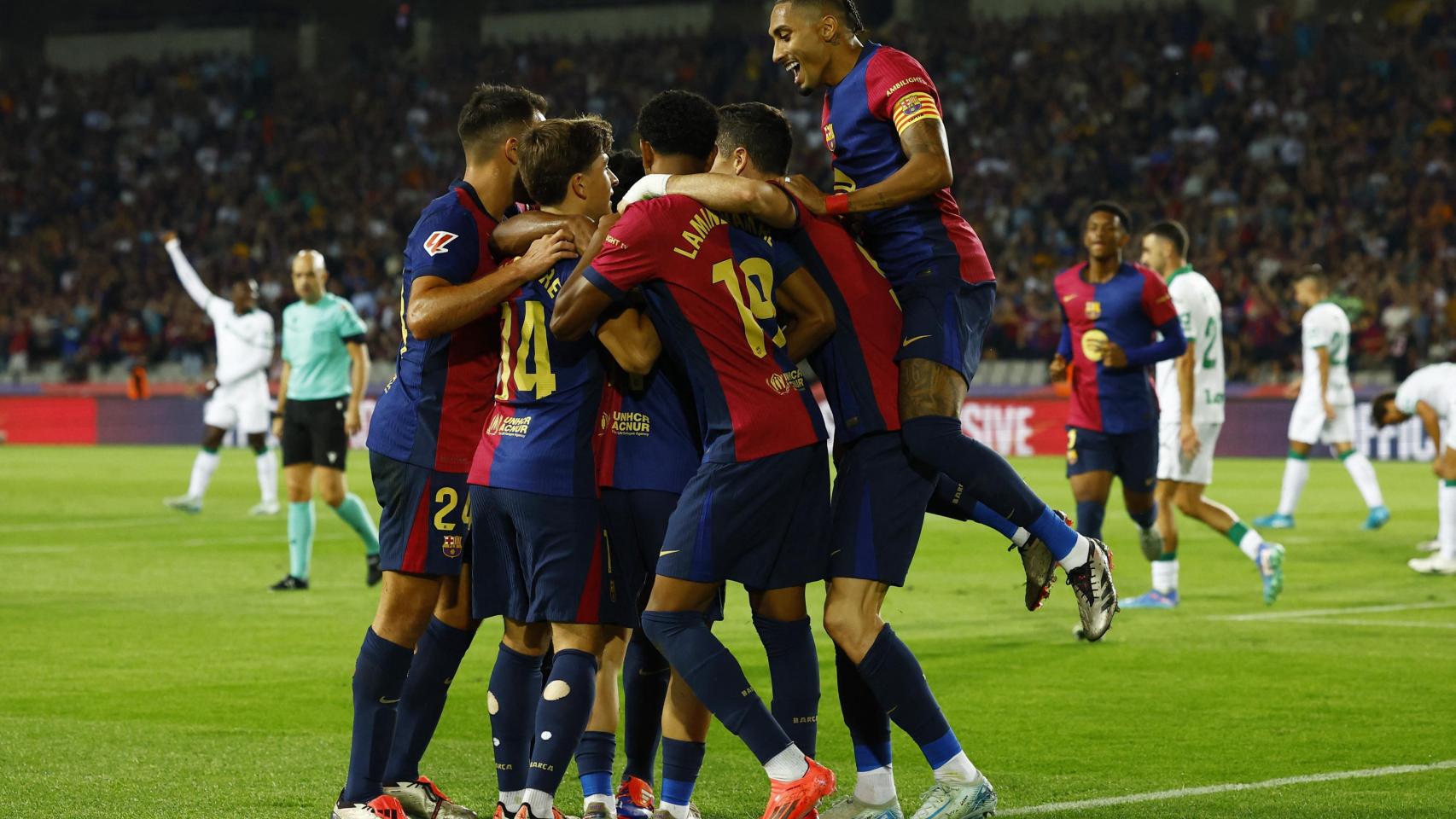 Los jugadores del Barcelona celebran el gol de Lewandowski ante el Getafe.